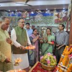 राधाकृष्ण मन्दिर में आयोजित श्री शिवमहापुराण कथा ज्ञान यज्ञ में प्रतिभाग कर कथा का श्रवण करते कैबिनेट मंत्री गणेश जोशी।
