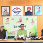 आगामी 02 अगस्त को पीएम किसान सम्मान निधि की 20 वीं किश्त जारी किए जाने के संबंध में प्रेस वार्ता करते कृषि मंत्री गणेश जोशी।