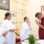 कृषि मंत्री गणेश जोशी को ब्रह्मकुमारी बहनों ने बांधा रक्षा सूत्र, मंत्री ने भी बहनों को दिया रक्षा का वचन