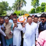 खंडूरी को राजकीय सम्मान के साथ अंतिम विदाई, धामी ने दिया कंधा