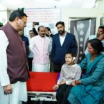 मुख्यमंत्री पुष्कर सिंह धामी ने जिला अस्पताल पहुंच मरीजों का जाना हालचाल, बेहतर स्वास्थ्य सुविधाओं का दिया भरोसा