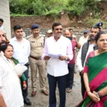 विद्यालय, आंगनबाड़ी और खेल मैदान पहुंचे मुख्य सचिव, व्यवस्थाओं का लिया जायजा