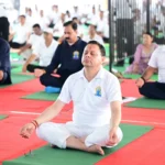हजारों लोगों संग योगासन में जुटे मुख्यमंत्री धामी, दिया स्वस्थ जीवन का संदेश