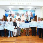 स्वच्छ परिवहन की ओर बढ़ा उत्तराखण्ड, मुख्यमंत्री धामी ने 11 हरित ईंधन वाहनों को दिखाई हरी झंडी