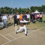 नमो क्रिकेट लीग में मुख्यमंत्री धामी ने खिलाड़ियों के साथ खेला क्रिकेट, बढ़ाया युवा खिलाड़ियों का उत्साह